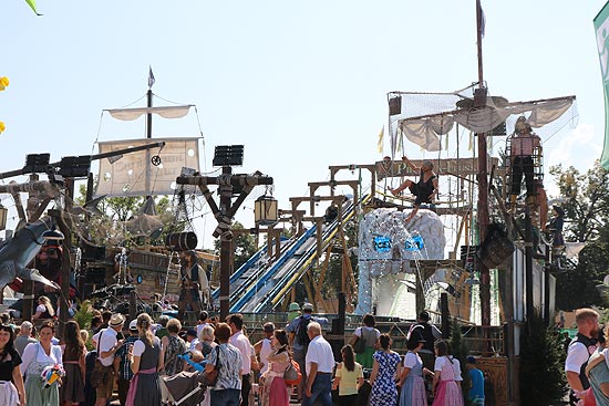 Die Wildwasserbahn Piraten Fluss auf dem Rosenheimer Herbstfest 2019 (©Foto:Martin Schmitz)